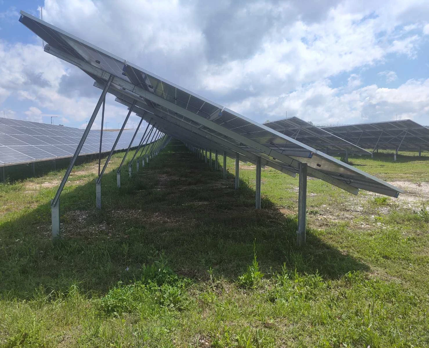 Rows of double-pile photovoltaic structures